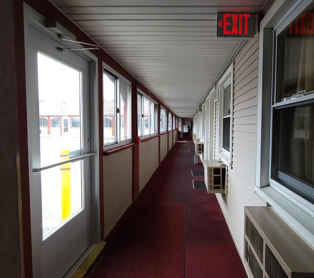 Red Carpet Inn West Springfield Exterior photo