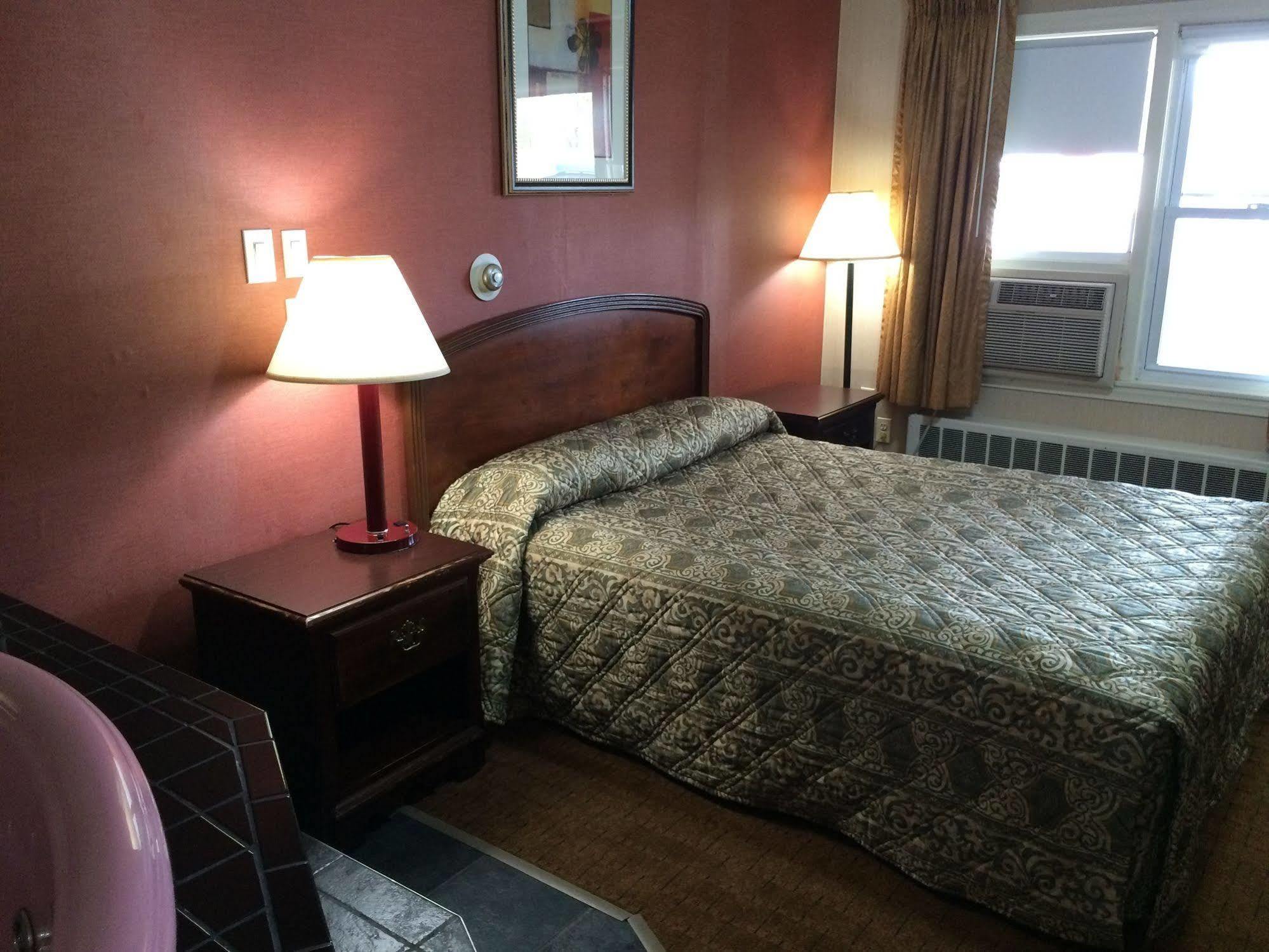 Red Carpet Inn West Springfield Exterior photo